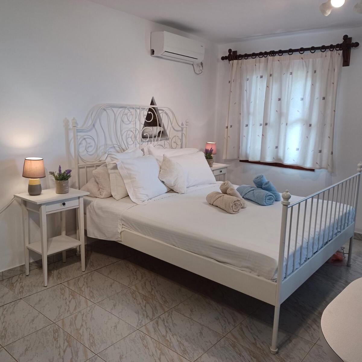 Grandpa Simos' Traditional Guest House Agios Romanos Esterno foto